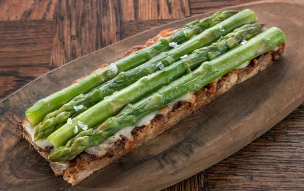 Asparagus Toast with Manchego cheese recipe at Iberica